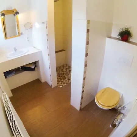 Two-bedroom In Zeulenroda-triebes Apartman *