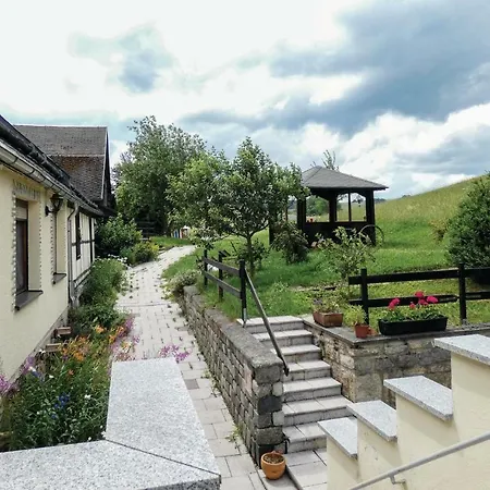 Two-bedroom In Zeulenroda-triebes Apartman